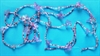 Dekorations kæde med perler og små lys lilla transp. sommerfugle.
